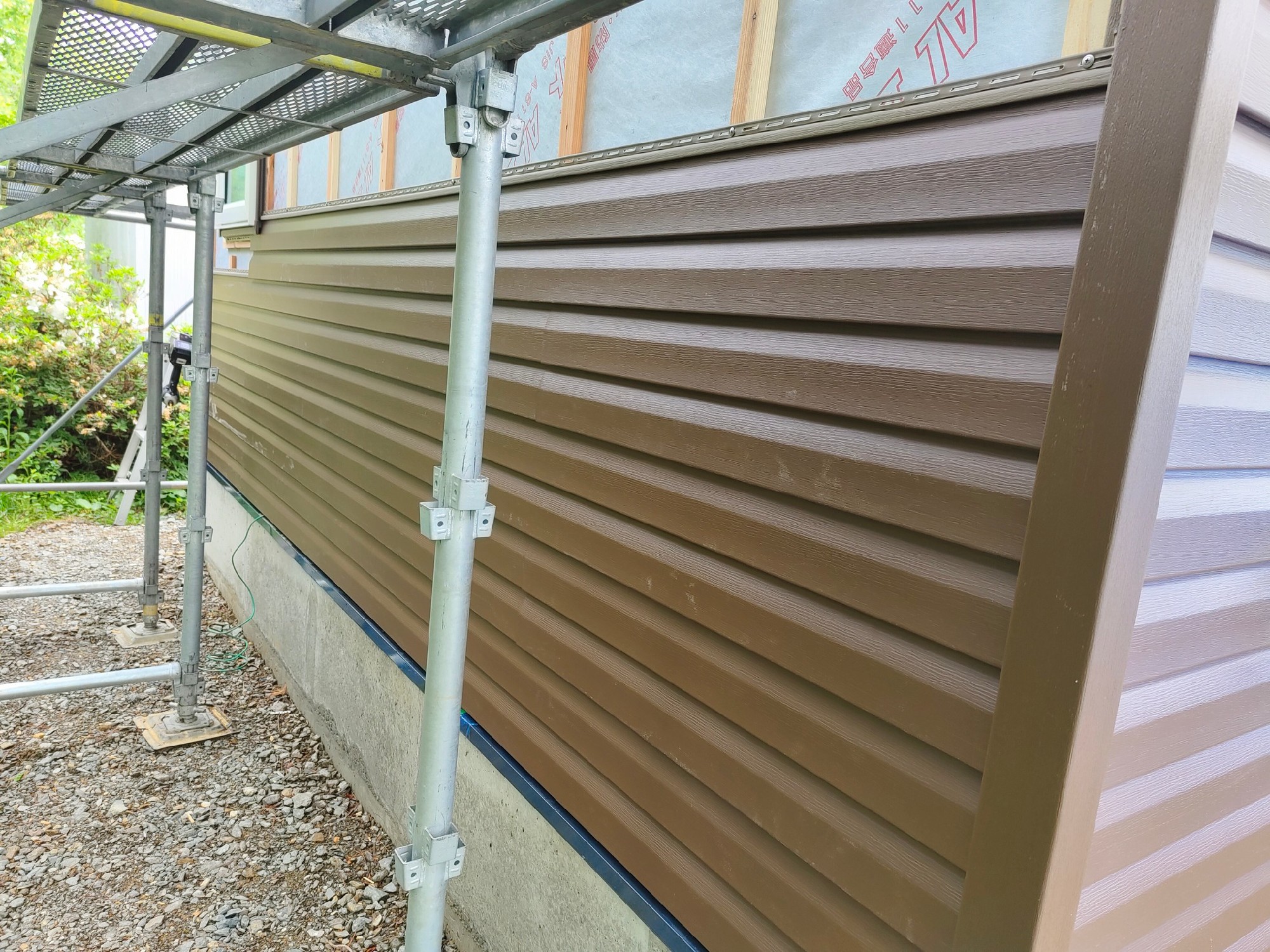 外壁は、生涯塗り直しのいらない樹脂サイディング。