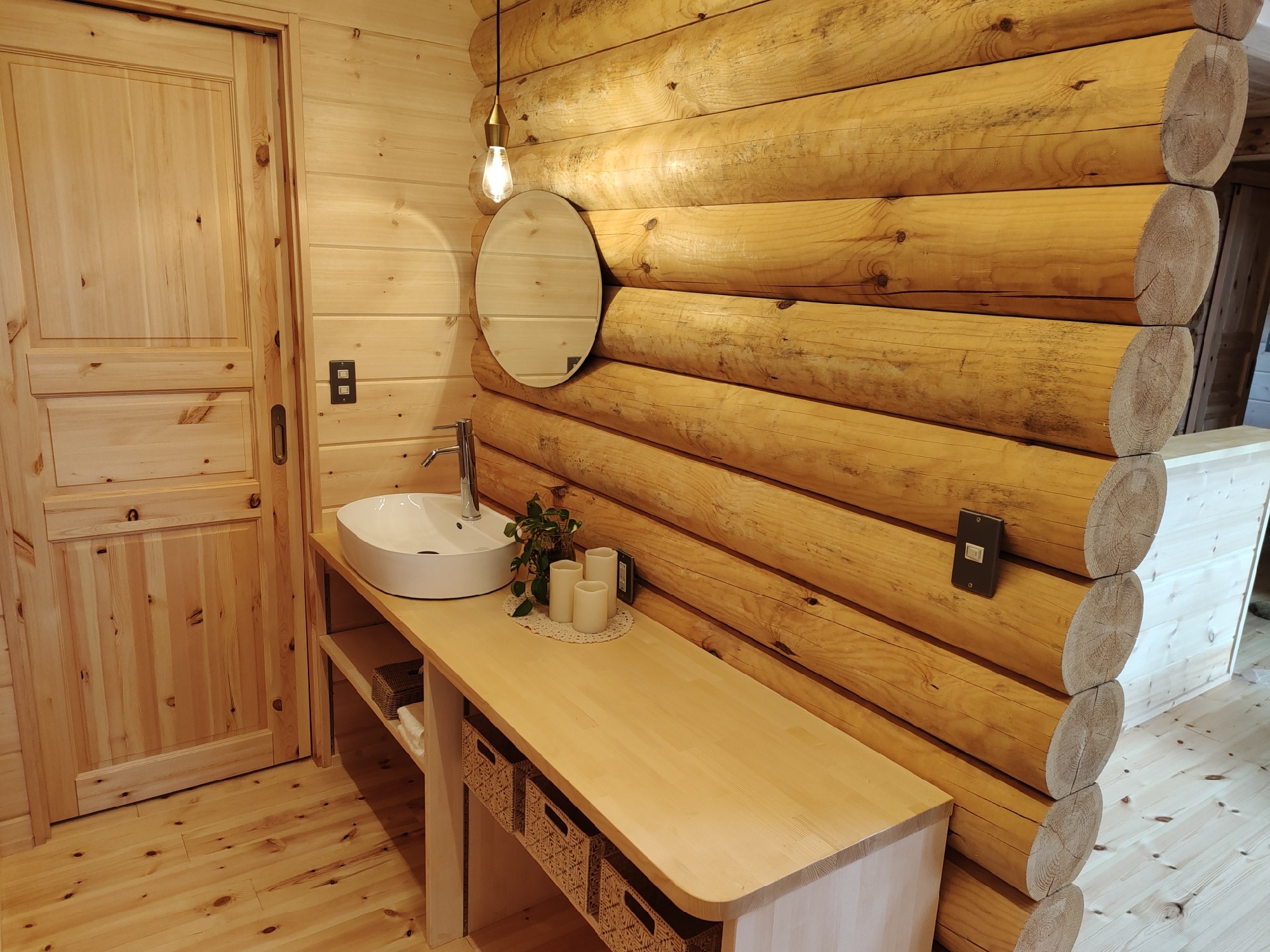 洗面台は家事スペースも兼ねて。