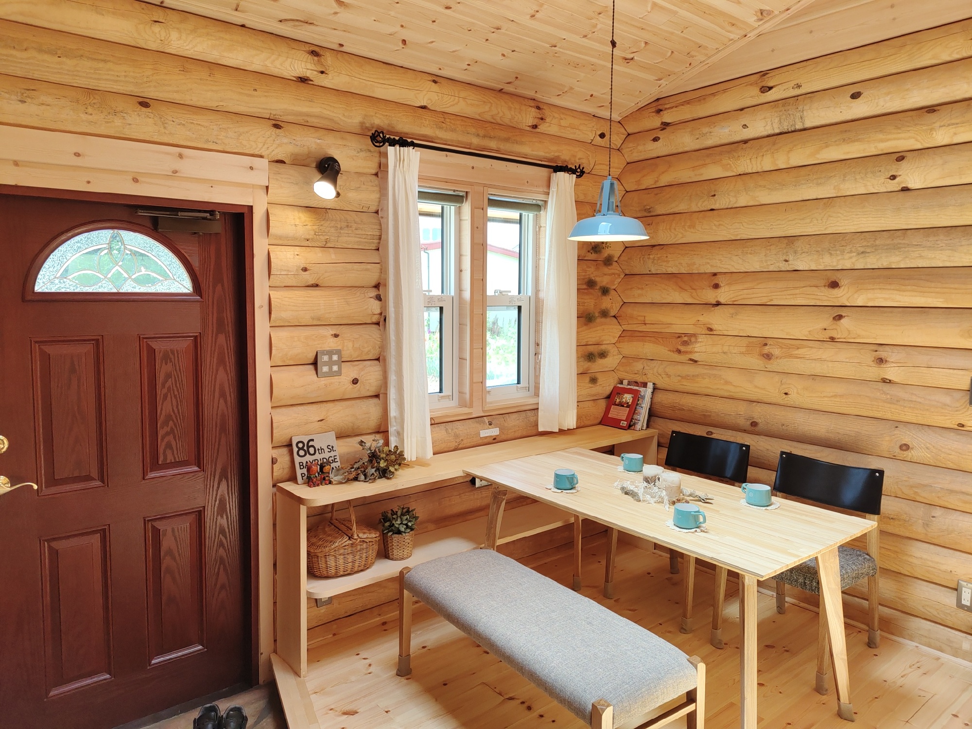 ダイニング兼リビングテーブル