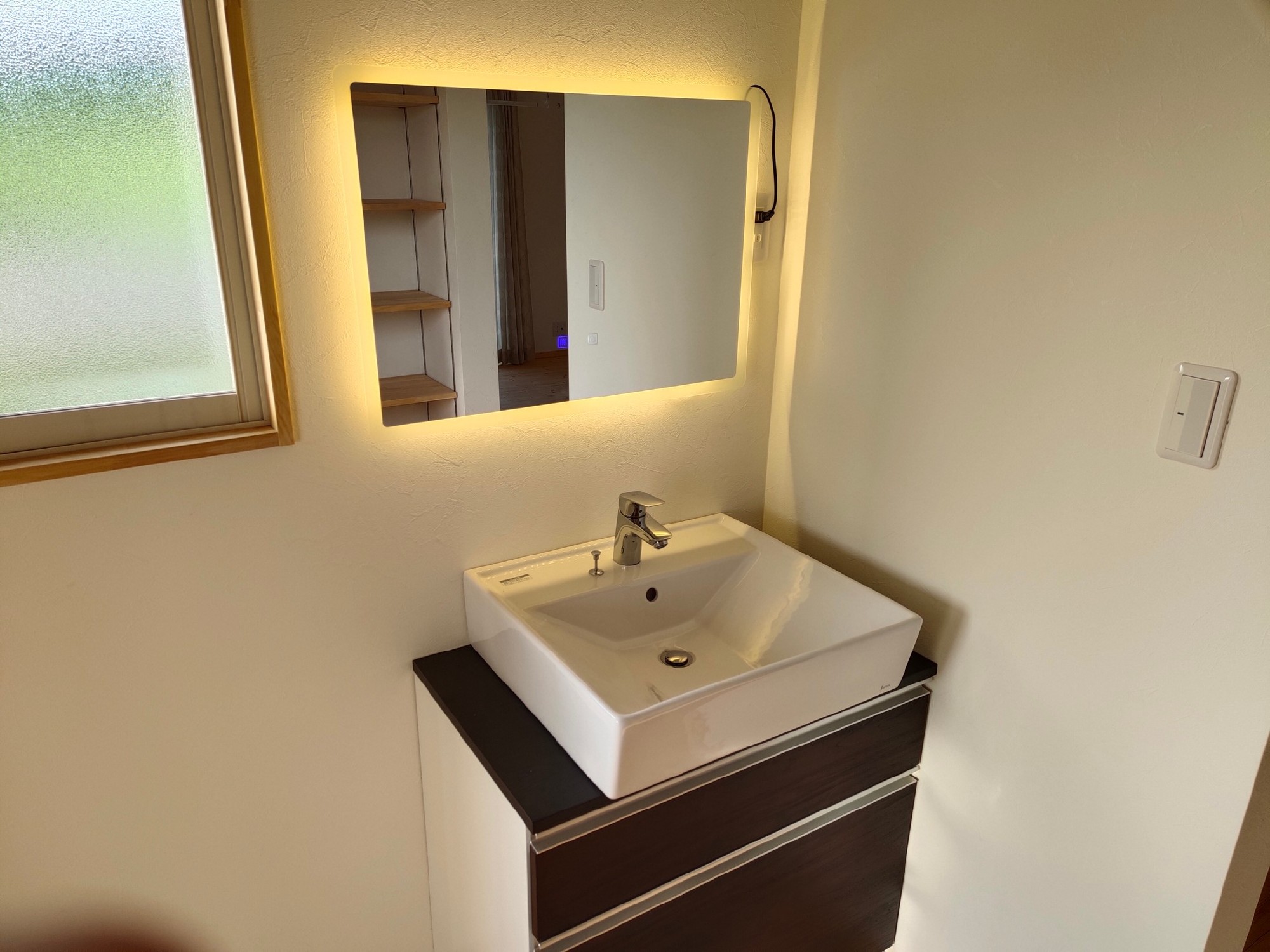 洗面化粧台と女優ミラー