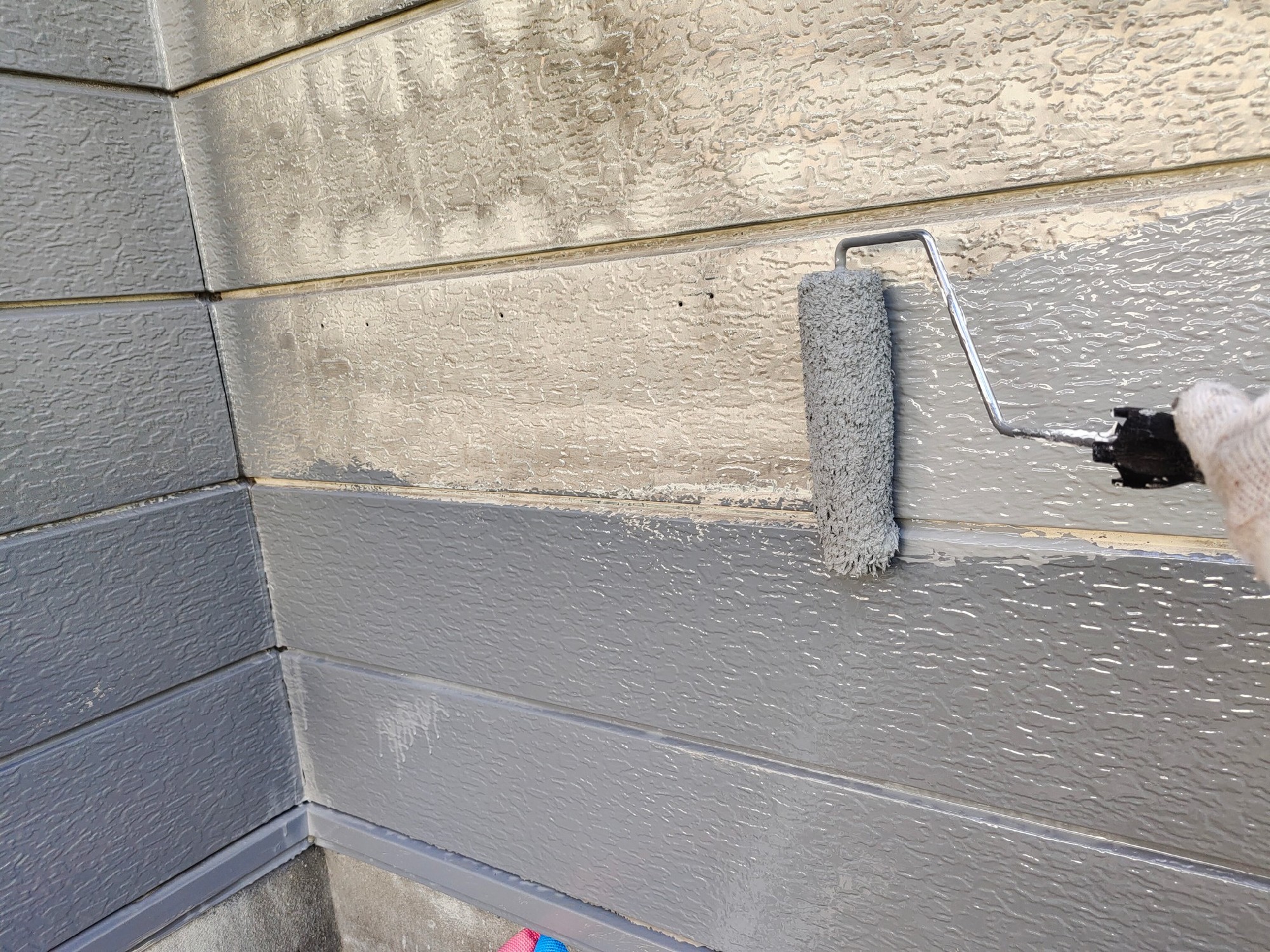 外壁は塗り直し。
ケレン→下塗り→上塗り