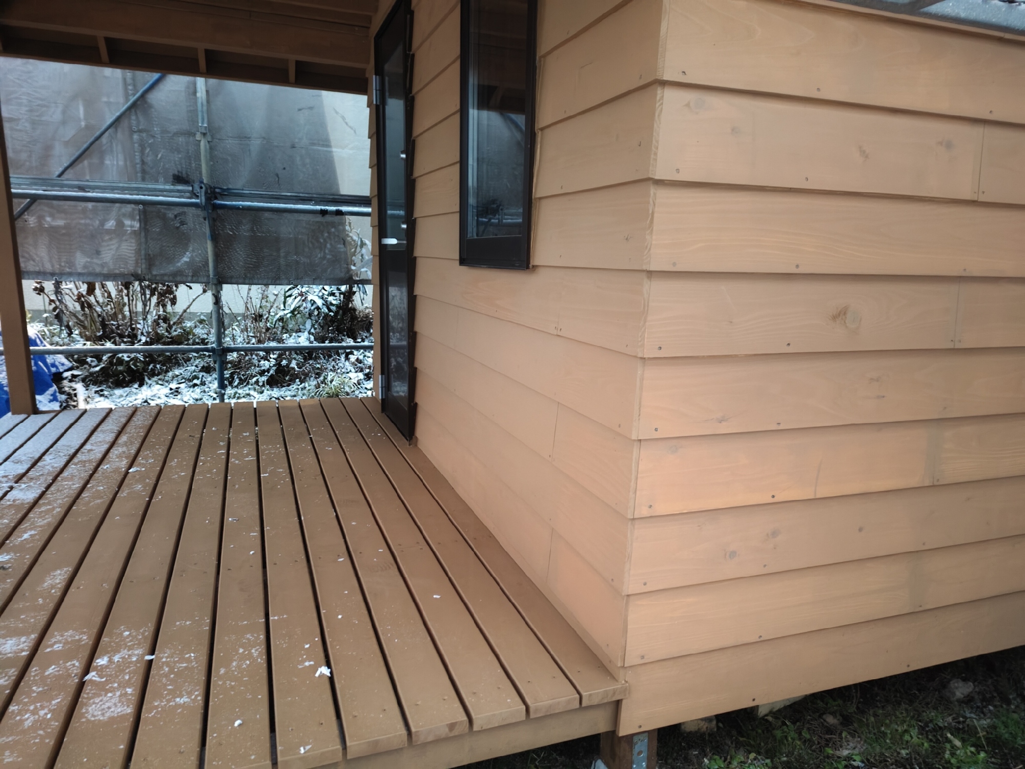 外壁も無垢板。