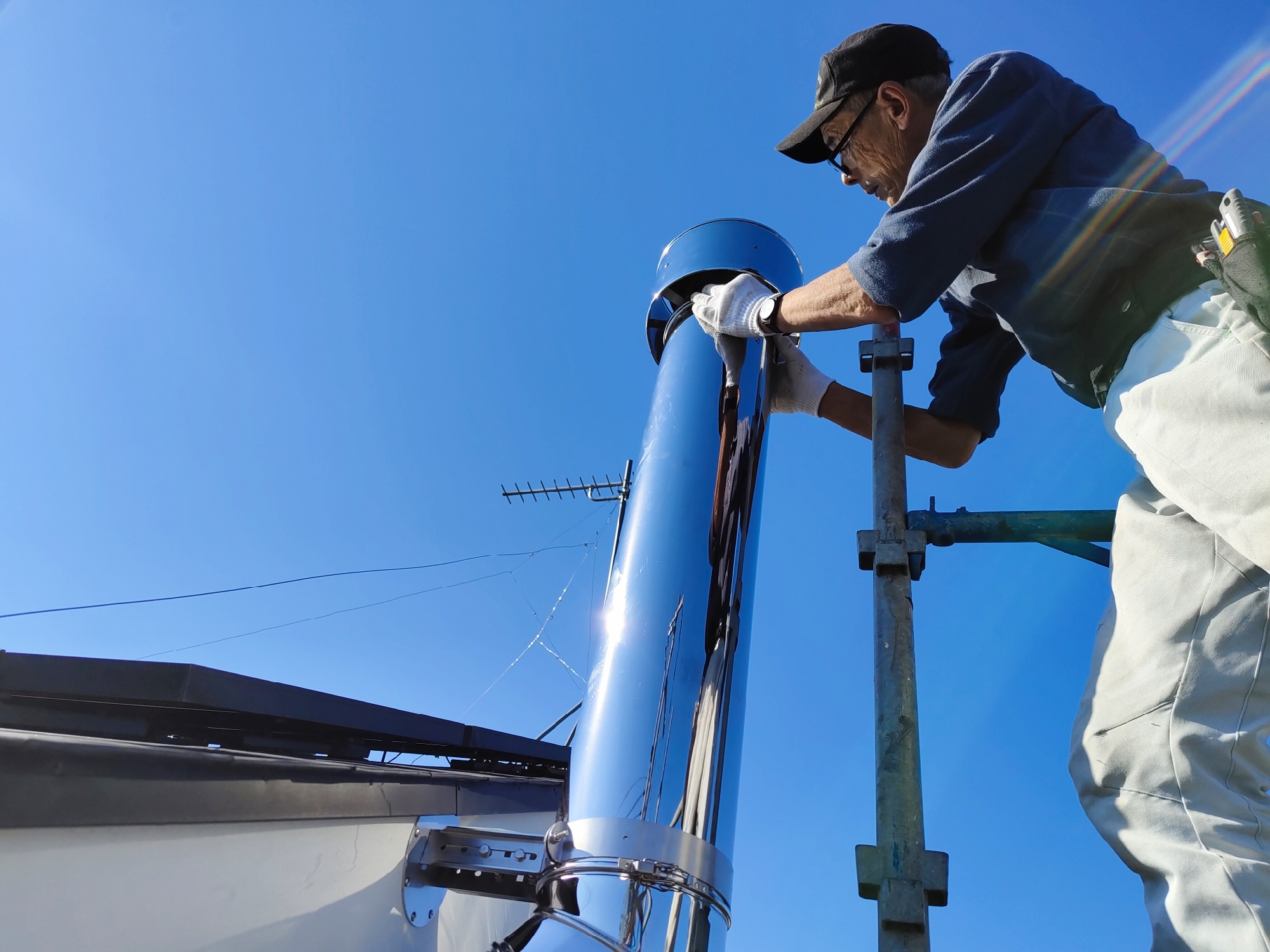 煙突トップ取り付け