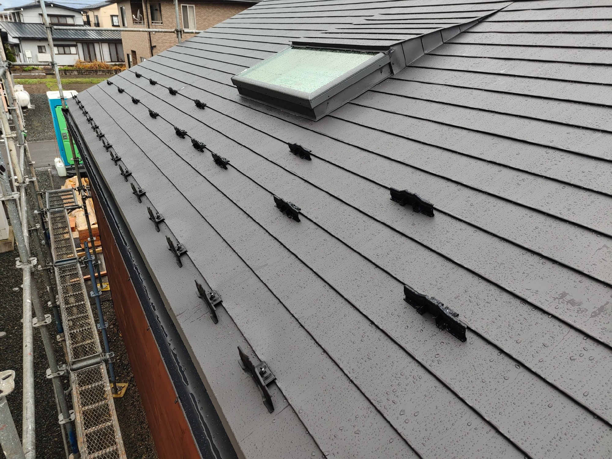 屋根。トップライトも付けました。