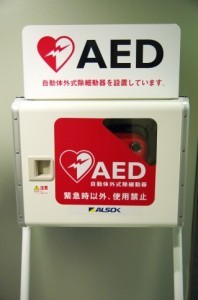 AEDの使用率低調、命の現場で積極的な行動を