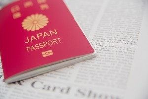 海外への渡航禁止、強制力を伴う措置は憲法違反？