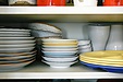 食器棚の使いやすい収納、食器と食料品の場所は？