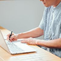 「老後2,000万円」では足りない時代、40代・50代会社員が持つべき“もう一つの収入源”