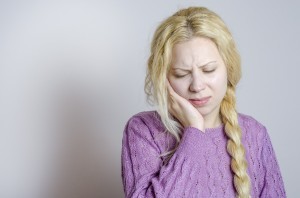 花粉症で歯痛に。鼻炎と歯の意外な関係