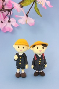 おこづかい、小学校入学から与えるべき？