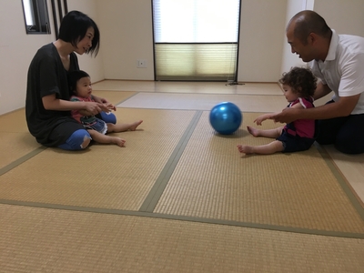 香川県リトミック  1歳からボールをどうぞ出来ます♪  拍子の聴き分け、クルーシス