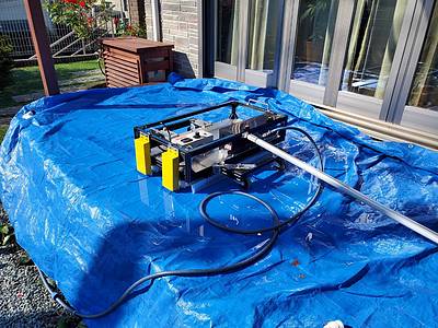 屋根上専用洗浄ロボットプロトタイプの運用開始