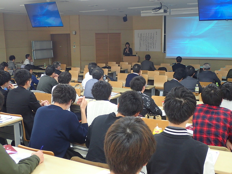 九州大学　講演の様子-2