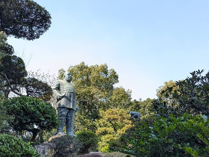 鹿児島のシンボル西郷さんに背中を押され走る鹿児島マラソン