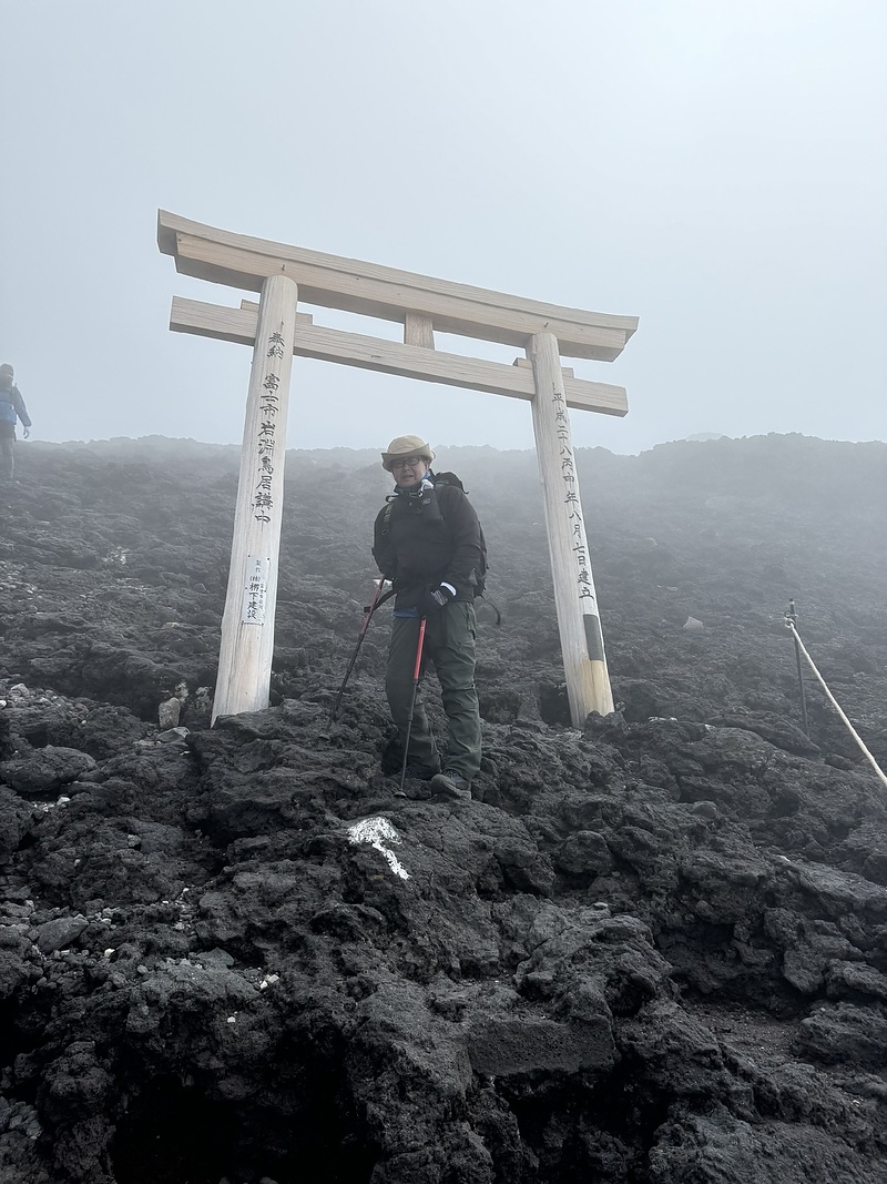 アクティブな不動産相談の専門家リビングホームスタッフ富士登山2024