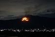 『夜空を彩る送り火と、心をともす住まいのあかり』