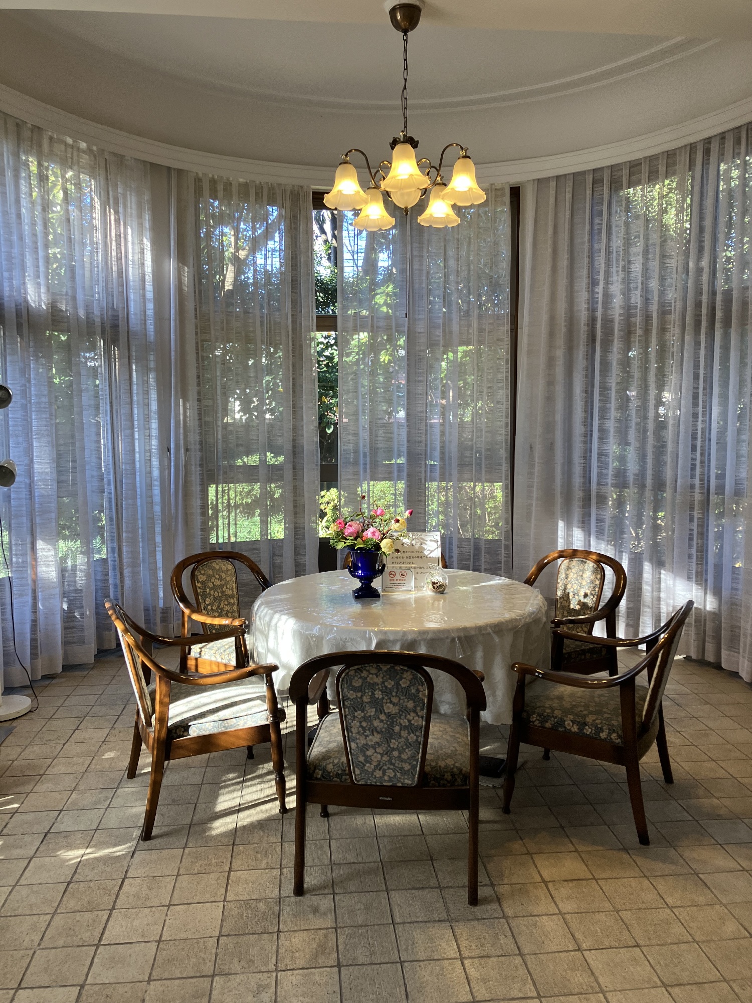 ホール奥の
サンルーム