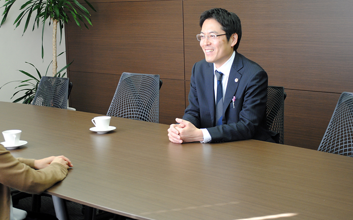 弁護士　伊藤康典さん相談風景