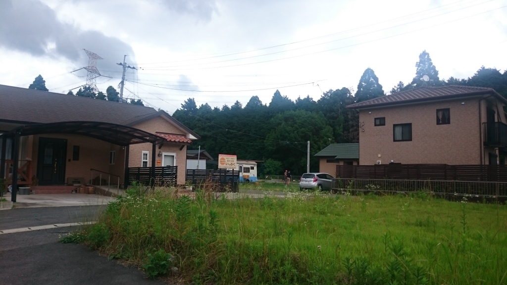 西原村　左のケーキ屋さんは避難しています