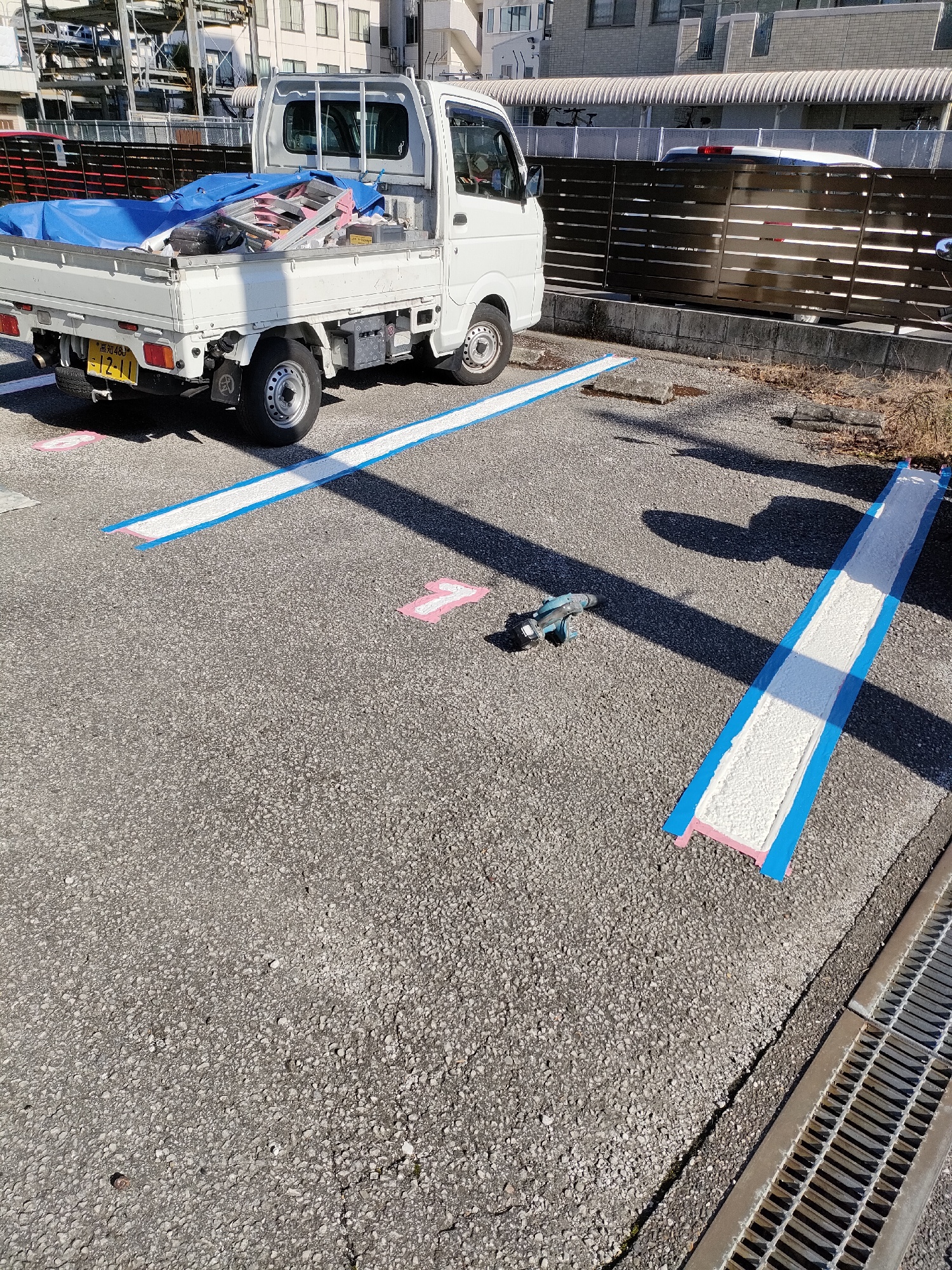 駐車場のライン塗装