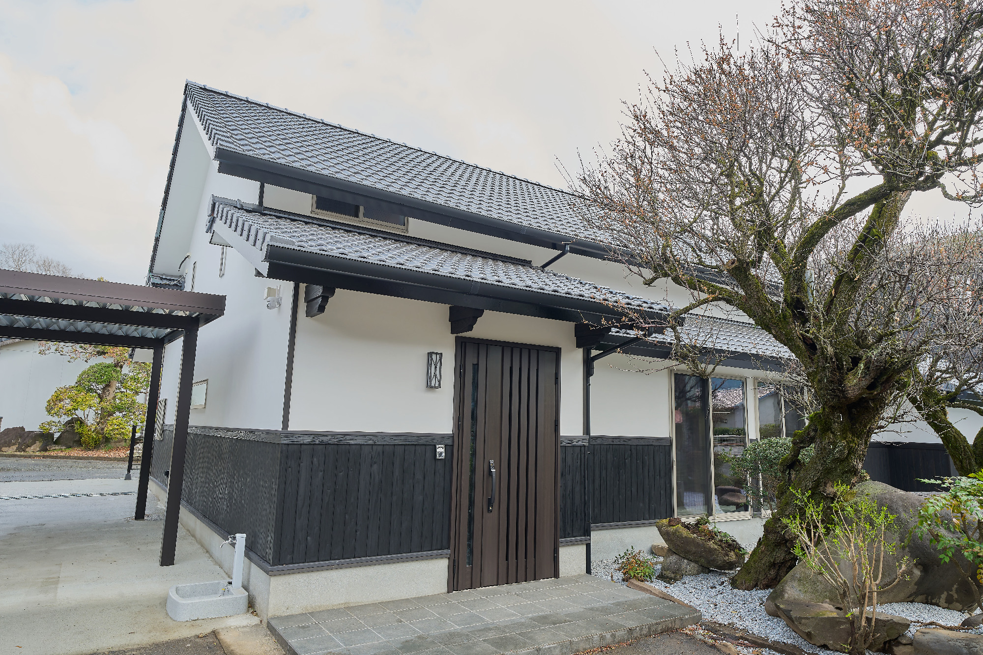 日本の伝統美を感じる風格ある和風の外観にしました