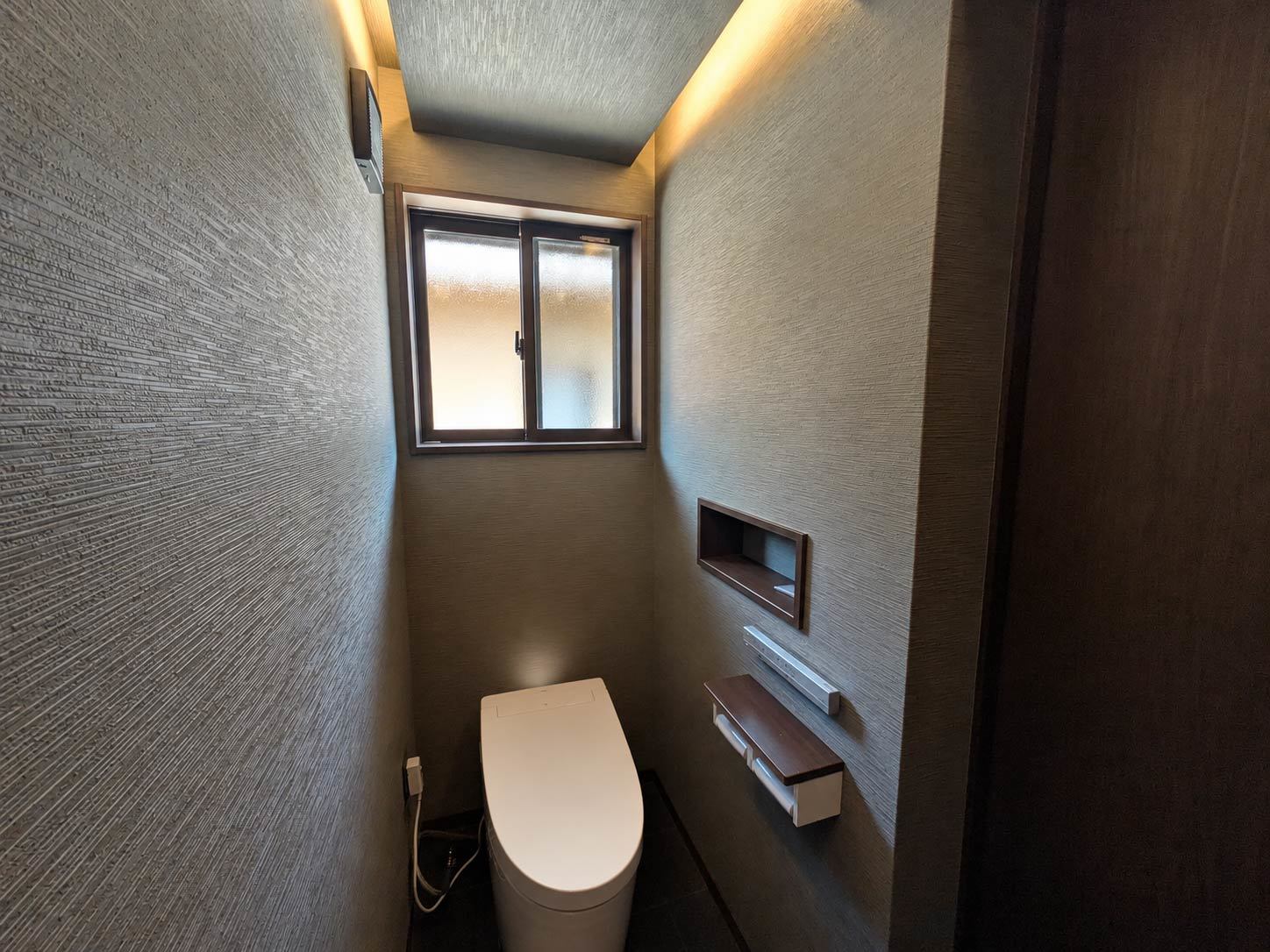 清潔感のあるモダンなトイレにしました