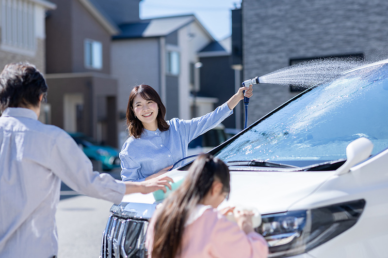 家族3人車洗車