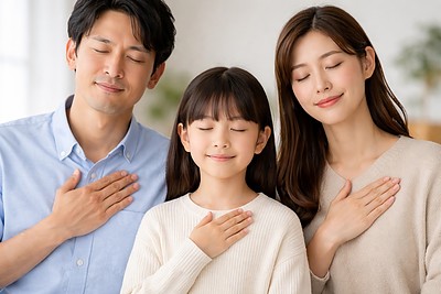 胸に手を当てる！