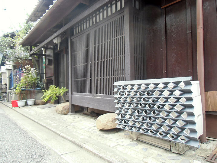 京都景観賞景観づくり活動部門で奨励賞を受賞した「おりがみ」をモチーフにした室外機カバー