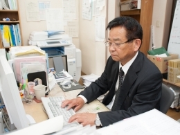 シャローム岩本事務所　事務作業風景