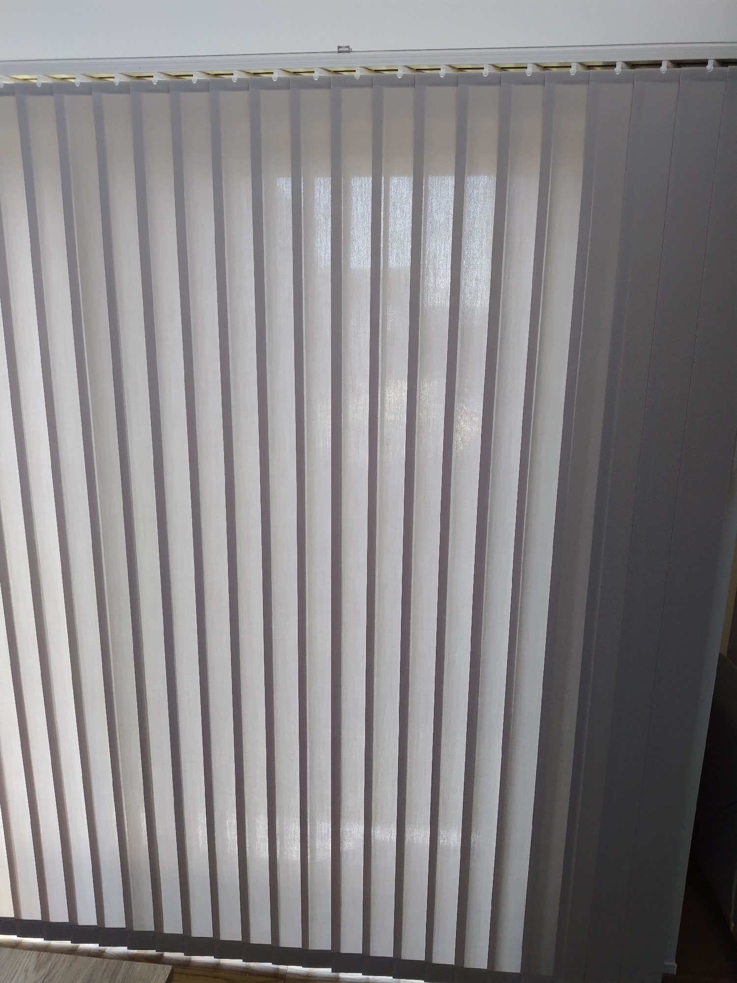 バーチカルブラインド（バックレーススタイル）