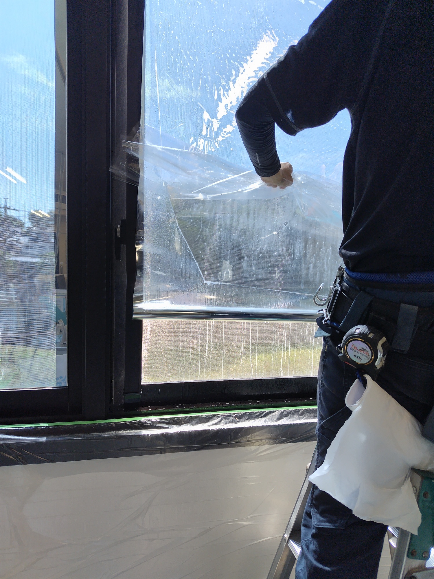 遮熱飛散防止ガラスフィルム