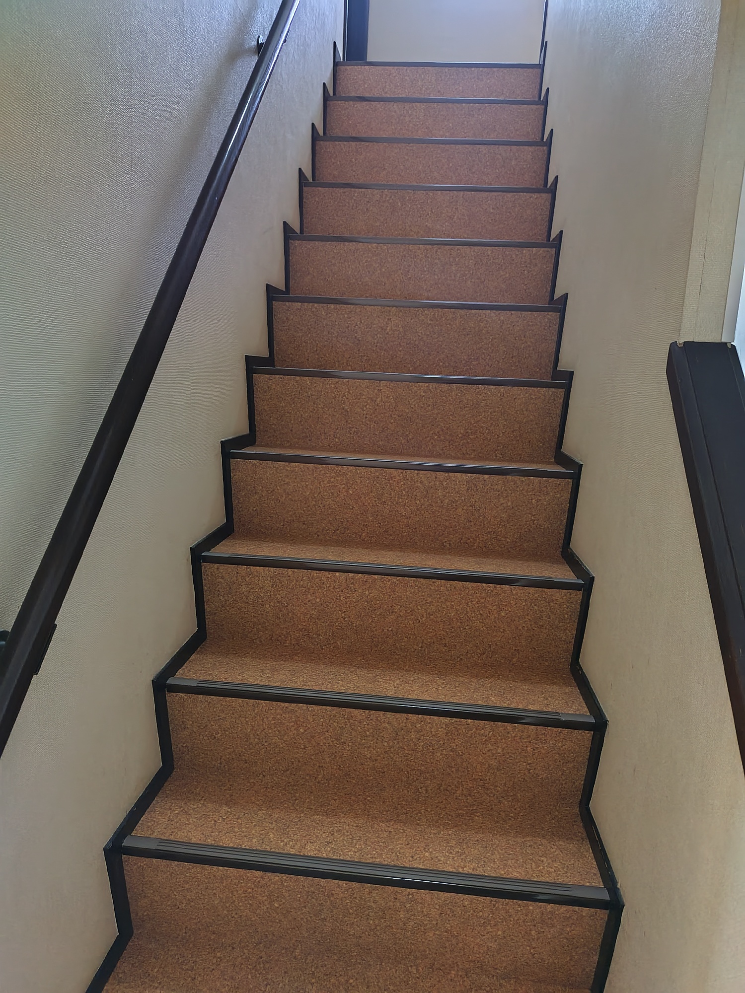階段カーペット＆ノンスリップ貼替