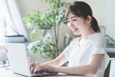 女性