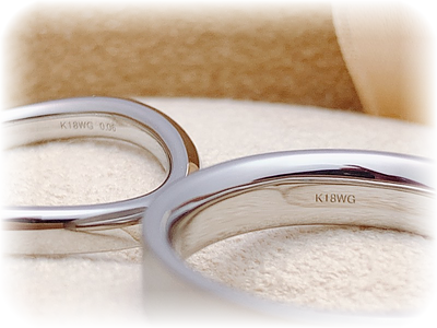 ホワイトゴールドの結婚指輪をご成約。ゴールド好きの方はイエローでもホワイトでもオーダーメイド可能です。