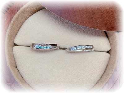 結婚指輪ご成約の決め手は「ブルーダイヤモンドでアレンジメントできた、誰とも被らないオリジナルデザイン」でした