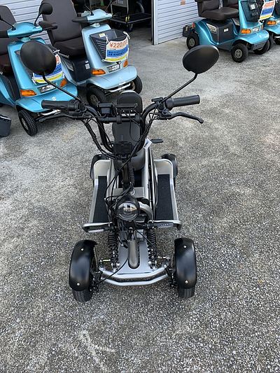 エレモーズフォーリボン　免許不要の特定小型原動機付自転車　車道モード20㎞　歩道モード6km