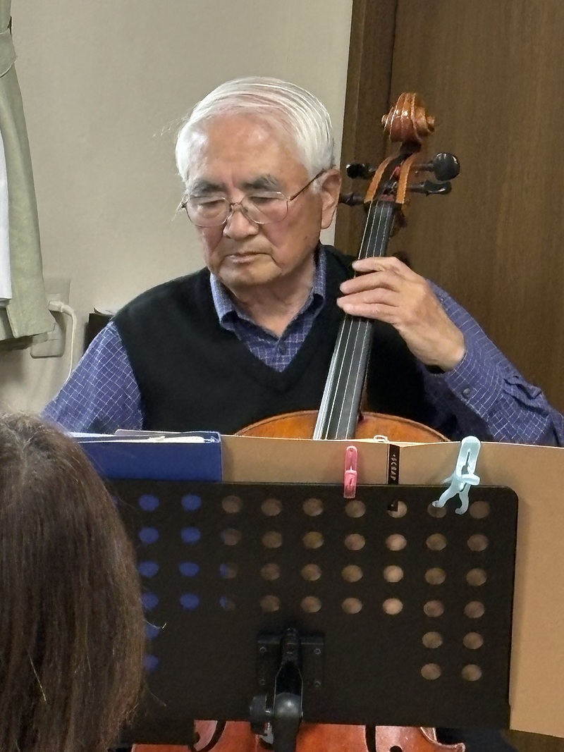 当教室最高齢85歳の方です。ブラームスのチェロ・ソナタ1番を弾いています。 当教室最高齢85歳の方です。ブラームスのチェロ・ソナタ1番を弾いています。