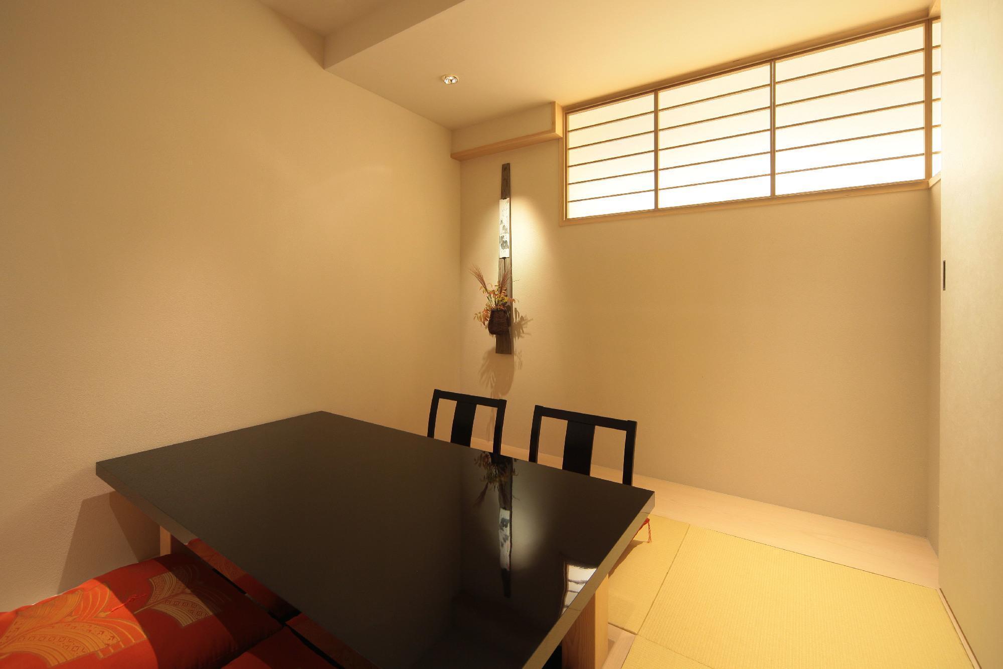 4畳半の小上がり室内