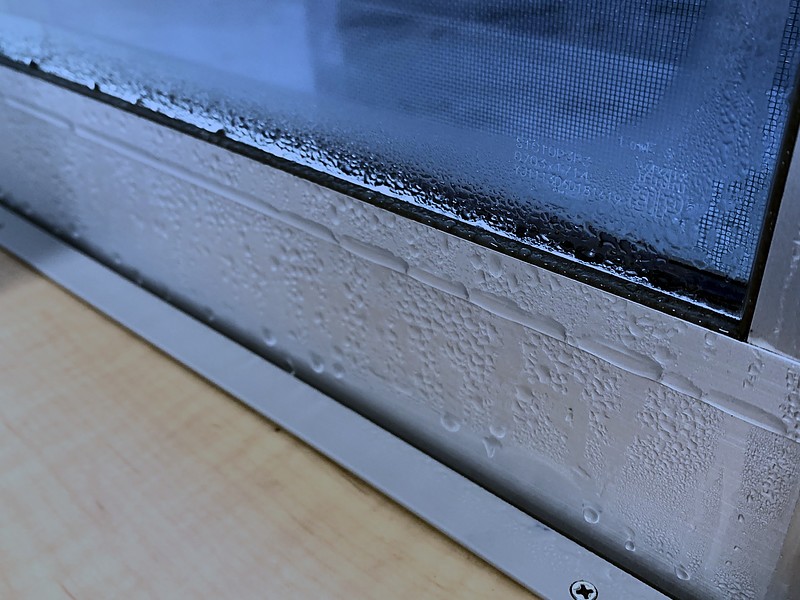 窓　結露