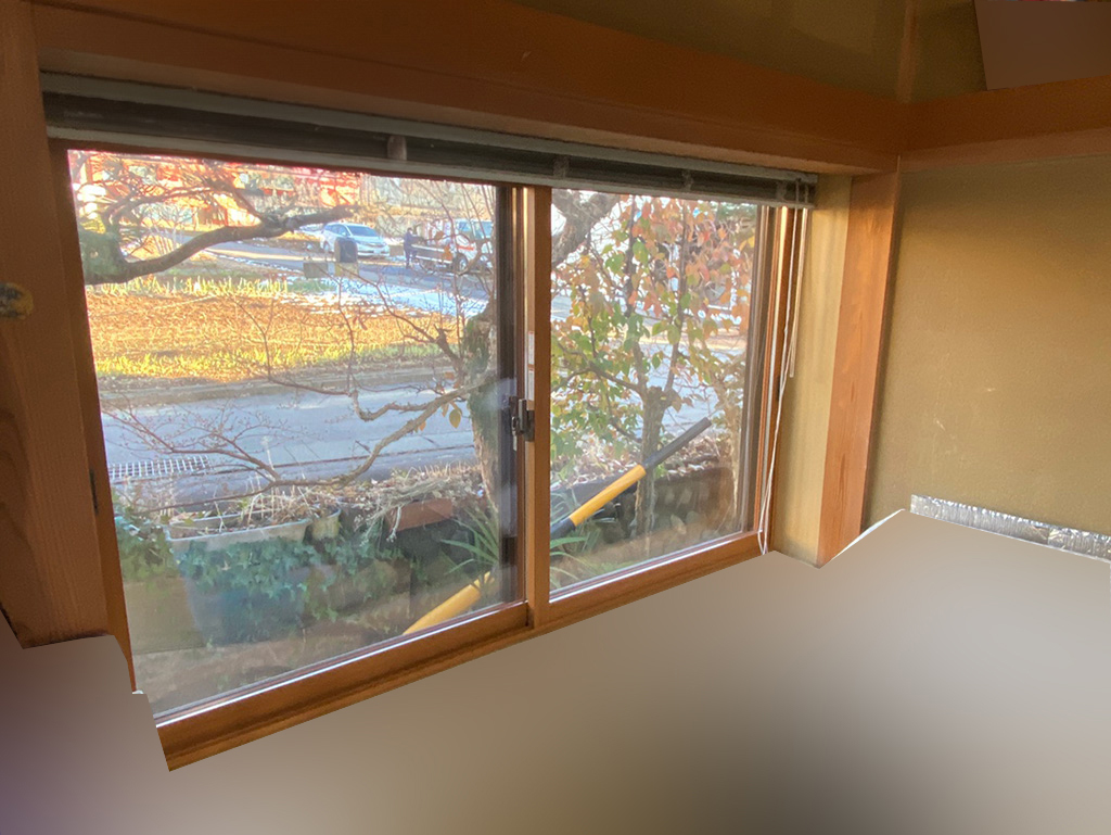 腰窓にも内窓を設置しました。