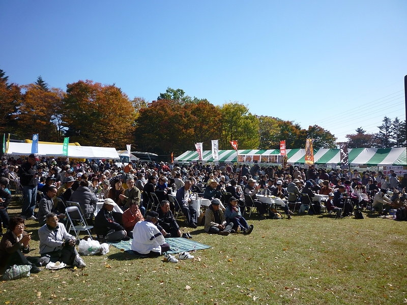 沢山の来場者で賑わう会場