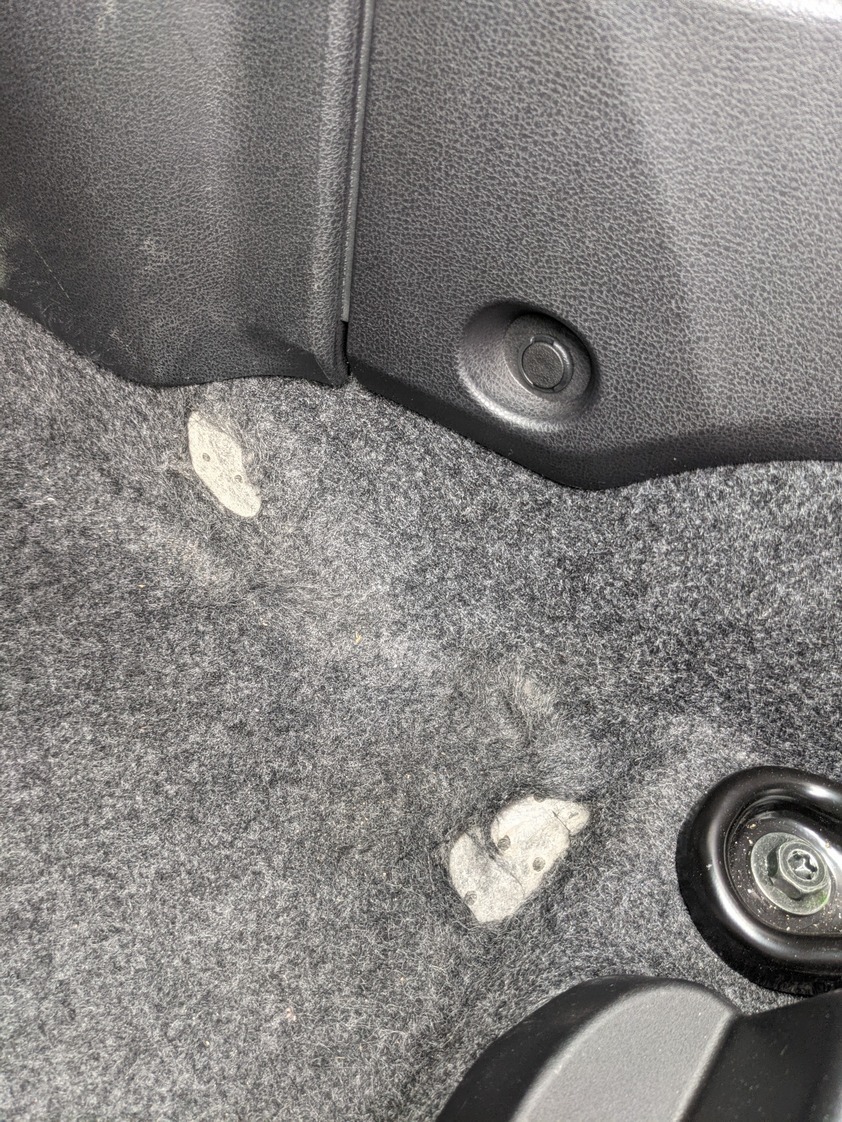 今日は長野で車の内装フロアカーペットの穴補修 リペアでした インテリアコーディネーター 吉川智幸 マイベストプロ信州