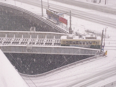 雪の中電車は進む