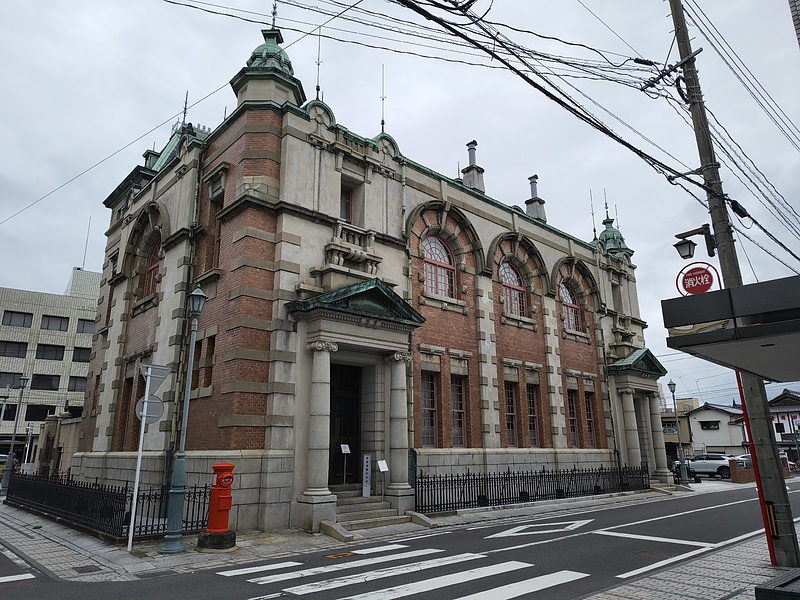 旧唐津銀行本店の外観