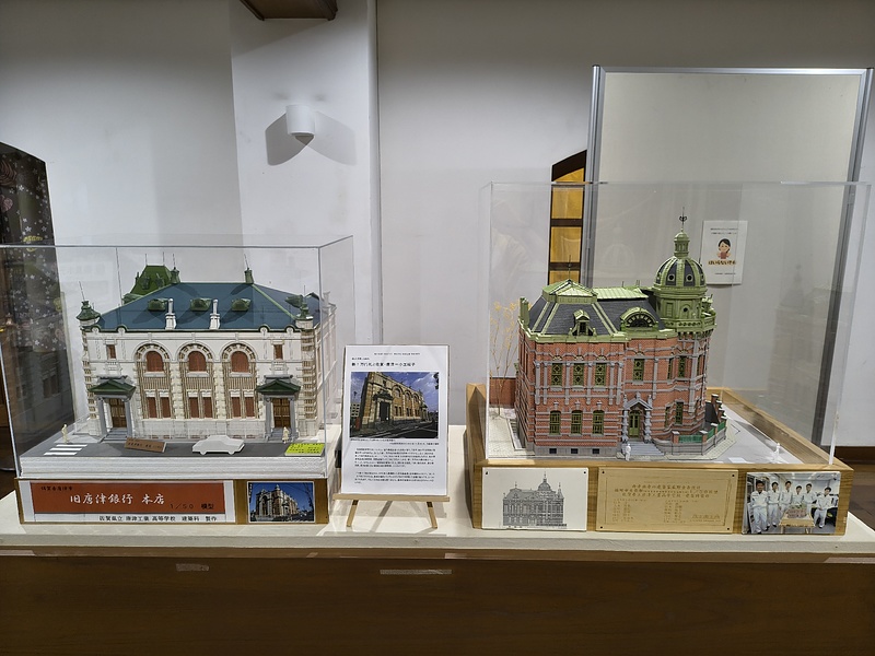 旧唐津銀行本店の展示では模型も楽しめます