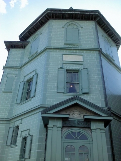 八角形のファサード