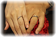 ＜結婚指輪＞大人のお二人が選んだ結婚指輪は、Opus2とクレマチスのペアでした。自分達がつけやすいようにアレンジメントしました。