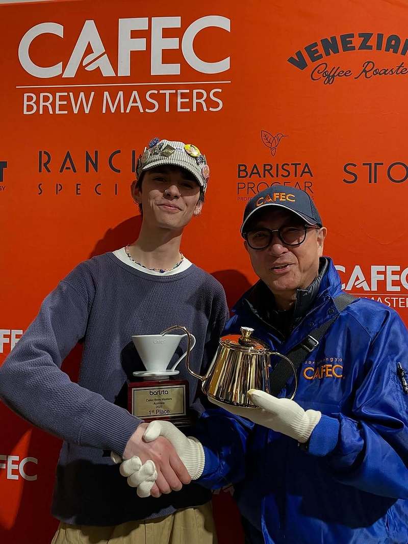 オーストラリア CAFECブリューマスターズ優勝者と記念撮影