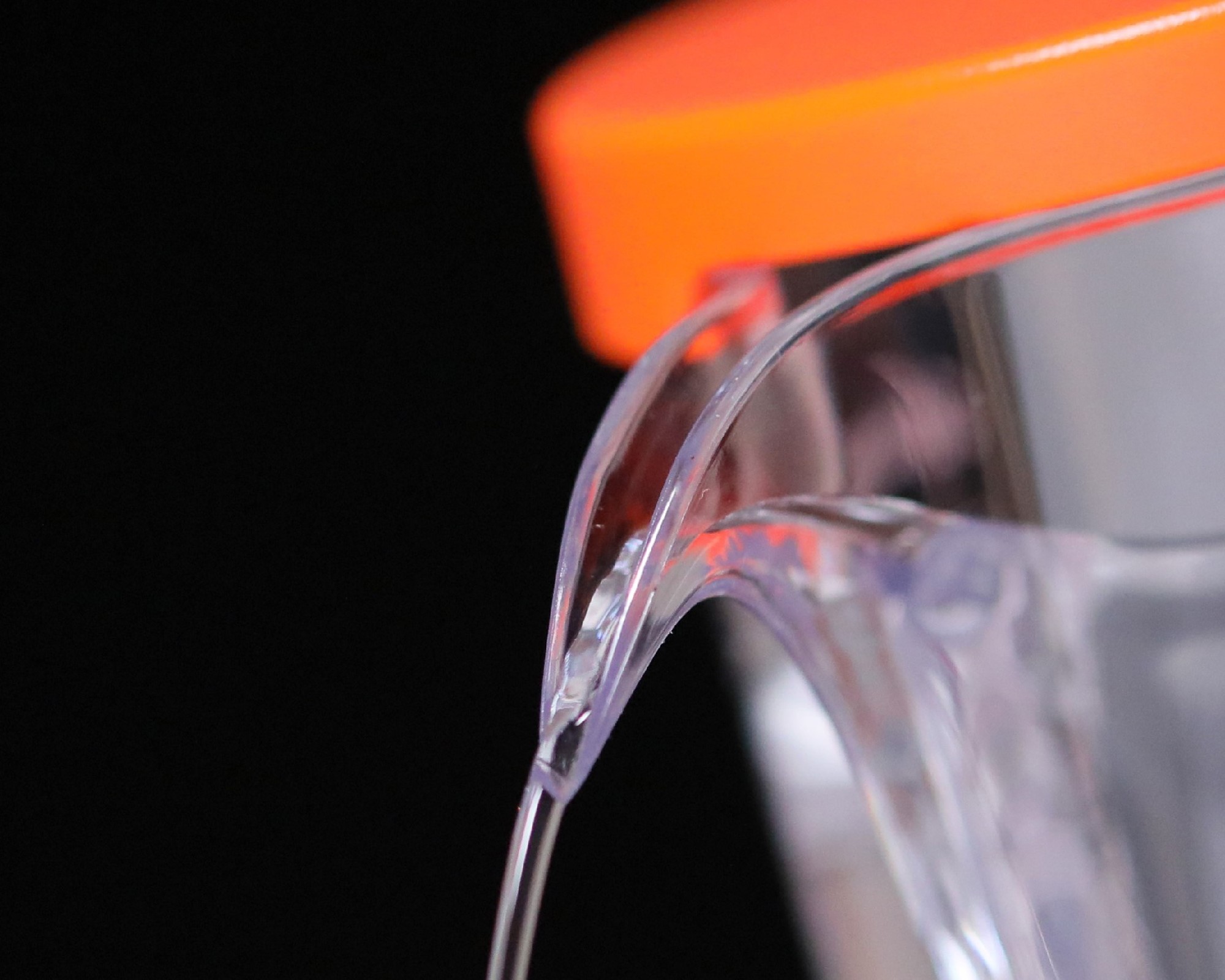 ドリップケトルOSMO（オズモ）の超極細ノズル